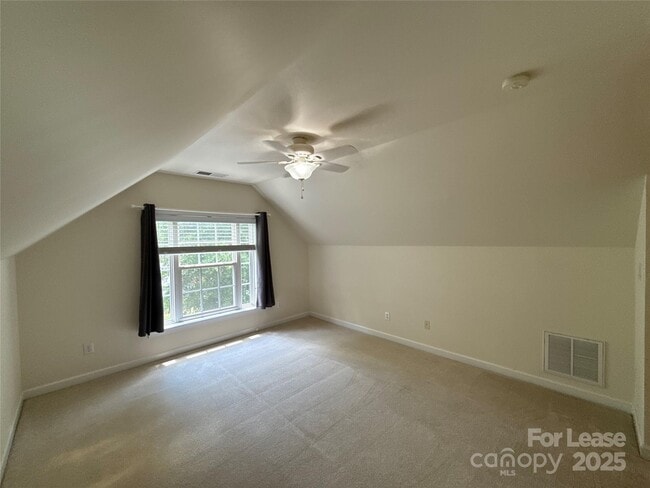 Building Photo - 9535 Numenore Dr