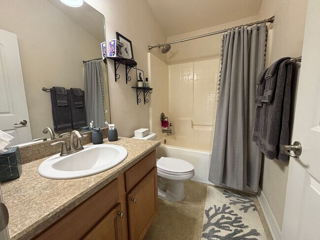 Building Photo - 4 BR 2 BA Annual Rental in Gated community...