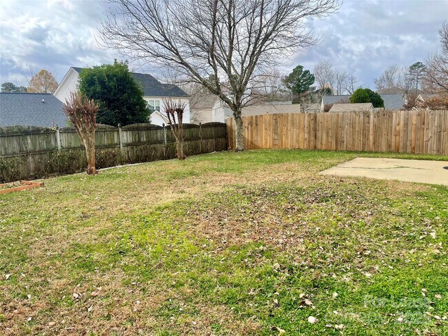 Building Photo - 3823 Thomas Ridge Dr