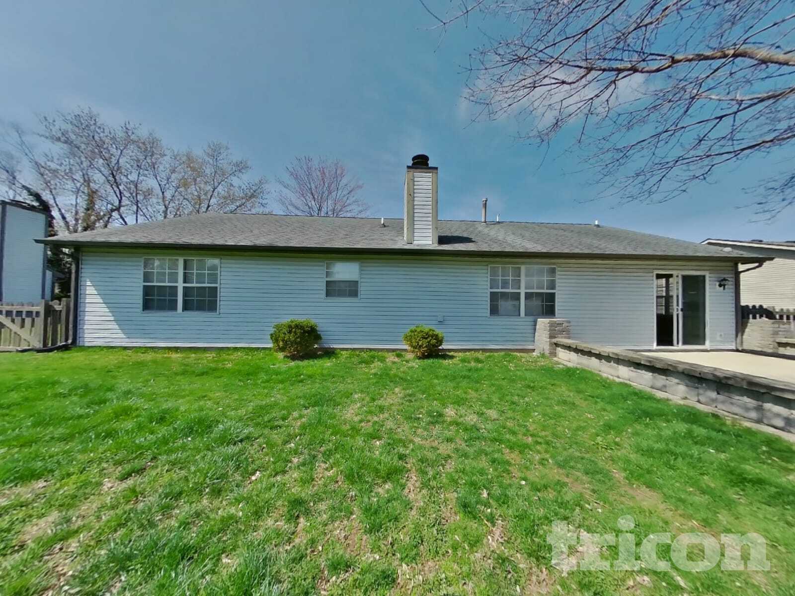 Building Photo - 1690 Fountain Lk Dr E