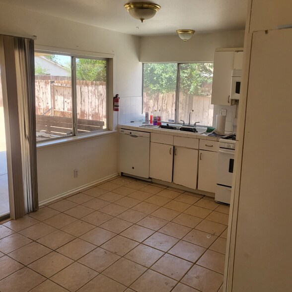 Building Photo - 4284 Yew St