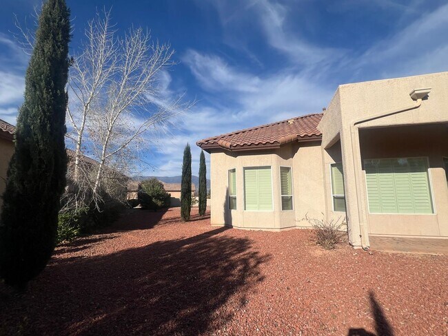 Building Photo - 5745 E Sunset Point Dr