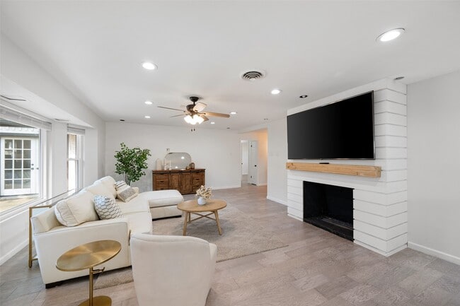 Building Photo - 5315 Rutherglenn Dr