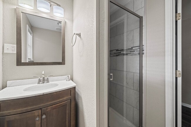 Building Photo - Two Bedroom Apartment in Tech Terrace