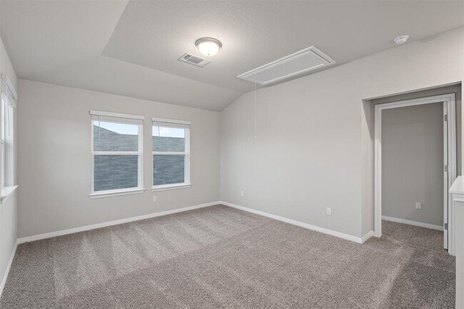 Building Photo - 528 Loriner Wy