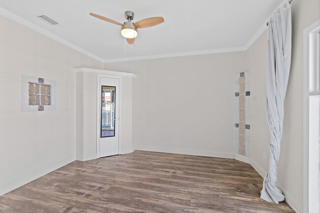 Building Photo - Spacious Riverview 1B/1B Condo