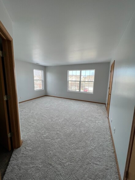 Building Photo - 1470 Millbrook Dr