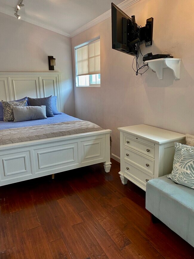 Building Photo - 224 Seaview St