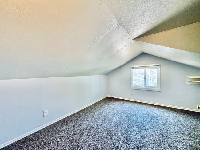 Building Photo - Renovated 4 bedroom 2 bath Home with Plenty of Space!
