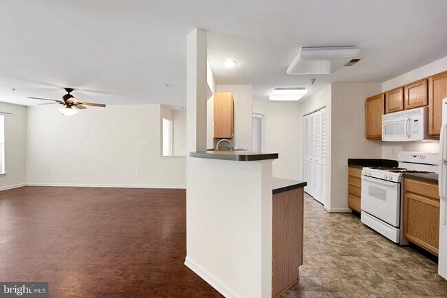 Building Photo - 502 Bradley Ct