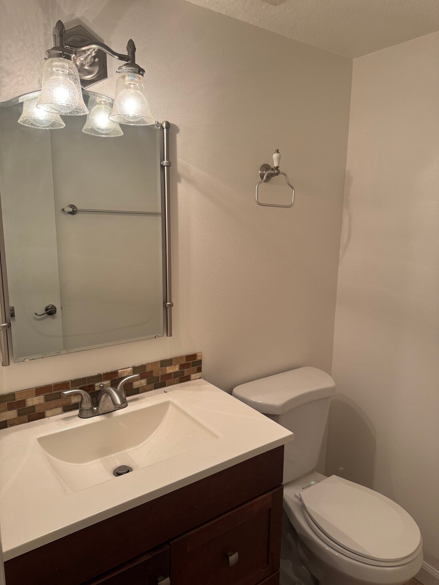 Building Photo - 1550 N Stapley Dr
