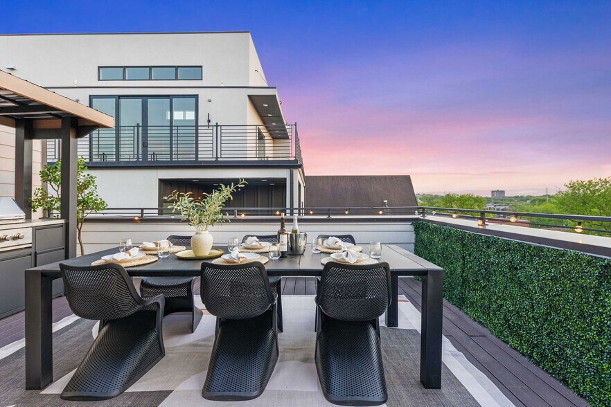 Building Photo - 1015D 12th Ave S