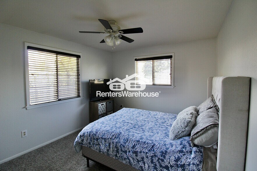 Building Photo - 11025 Dahlia Ct
