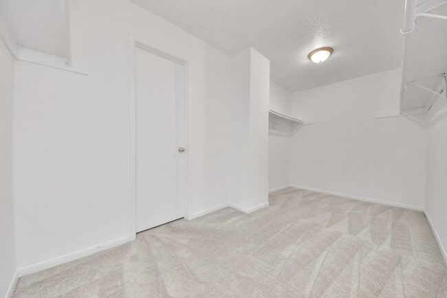 Building Photo - 15534 Weldon Dr