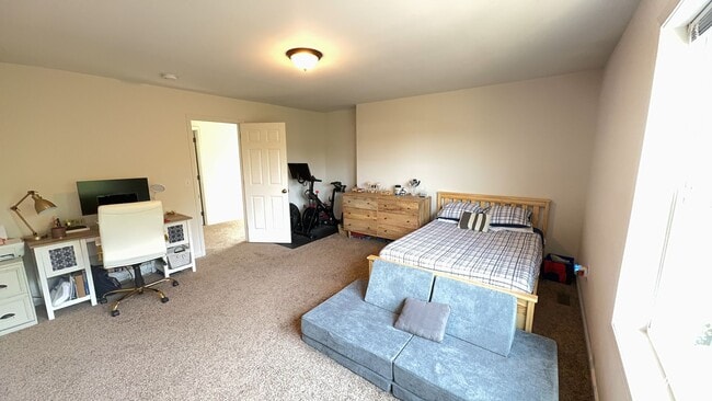 Building Photo - Beautiful 3 Bedroom Townhome in Elizabethtown!