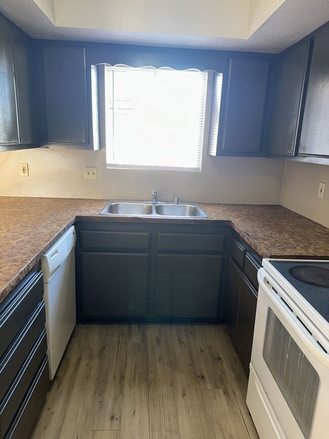 Building Photo - Unfurnished Full Time Home