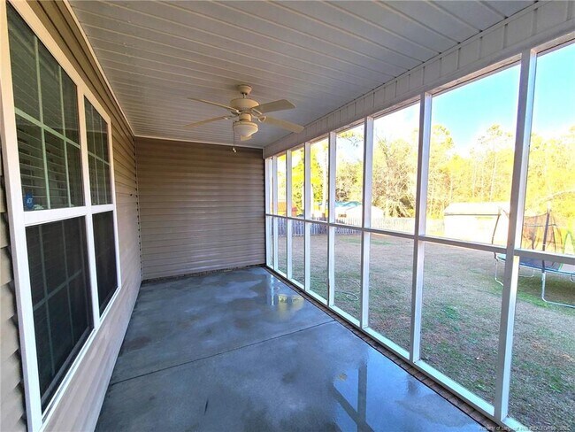 Building Photo - 123 Royal Briar Ct