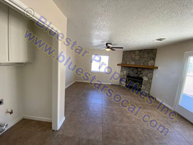 Building Photo - Just Listed in Apple Valley!!!