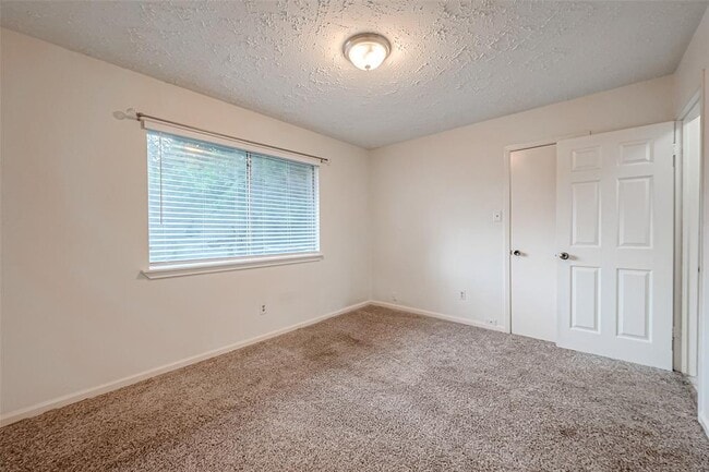 Building Photo - 3906 Quiet Pl Dr