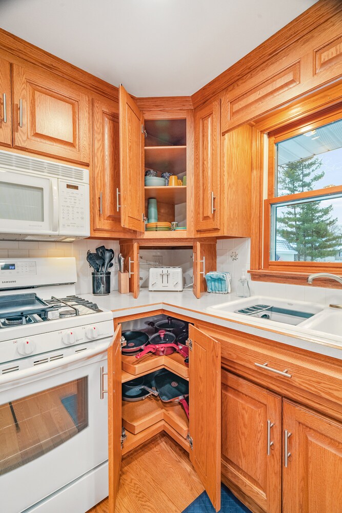 Building Photo - 1077 Liberty St