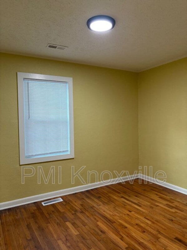 Building Photo - 2340 Boxwood Ln NE