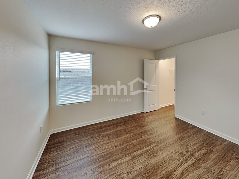 Building Photo - 8716 Layalie Way