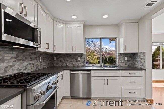 Building Photo - 4 br, 3 bath Townhome - 224 Meadowhaven Wa...