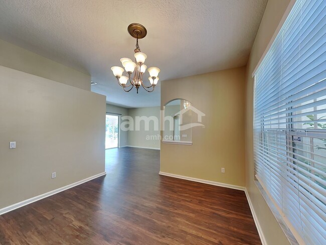 Building Photo - 13712 Lakes Way