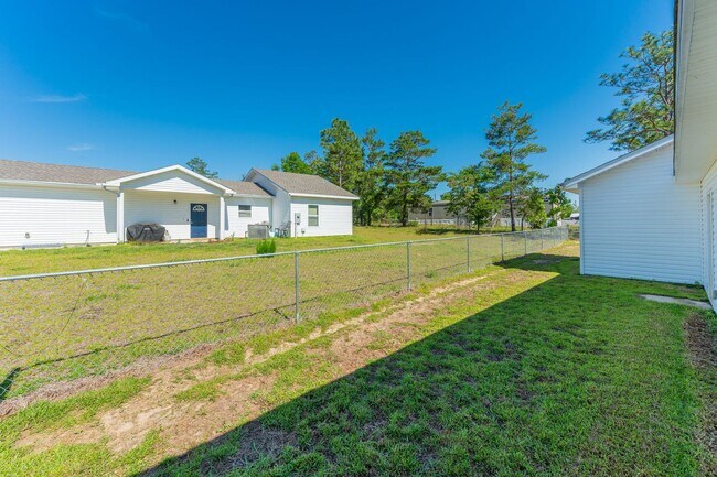 Building Photo - 3 bedroom 2.5 bathroom