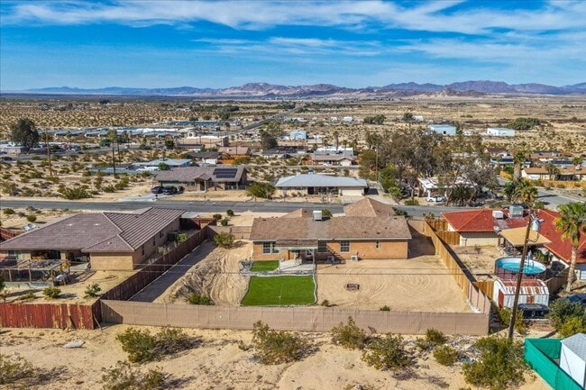 Building Photo - 29 Palms home in great neighborhood!