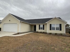 Building Photo - Welcome to this beautiful 4 bedroom, 2 bathroom home located in the desirable area of Wilmington,...