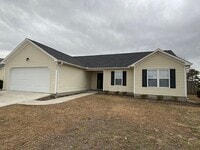Building Photo - Welcome to this beautiful 4 bedroom, 2 bathroom home located in the desirable area of Wilmington,...