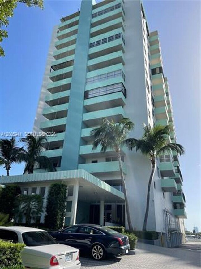 Building Photo - 5 Island Ave