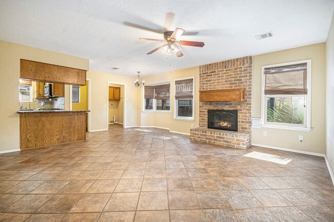 Building Photo - 302 Lochnell Dr