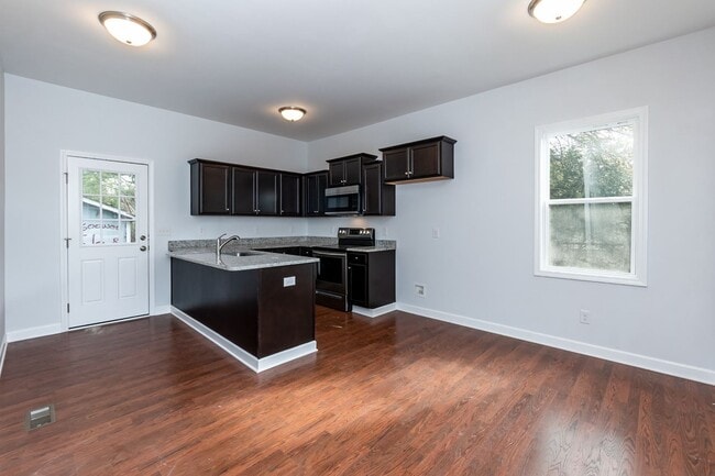 Building Photo - BEAUTIFUL Two Bedroom Home!