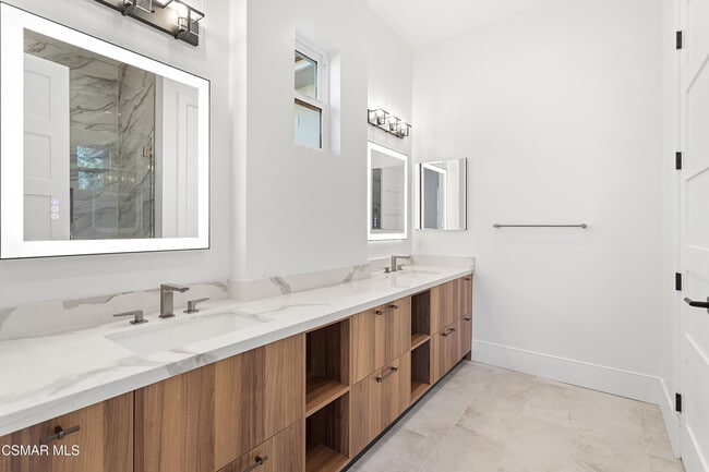 Building Photo - 361 Toyon Ct