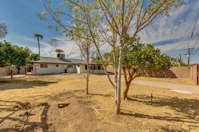Building Photo - 110 W Del Rio Dr