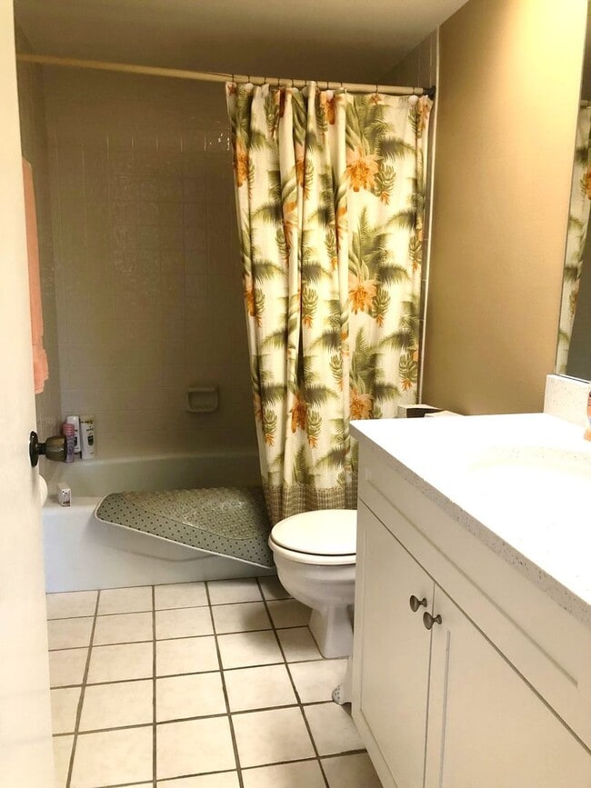 Building Photo - VENICE ISLAND! 2BR/2BA Condo in a Gated, Gulf front Community