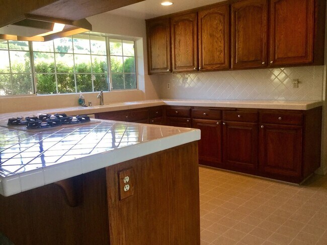 Building Photo - 1021 Trueno Ave