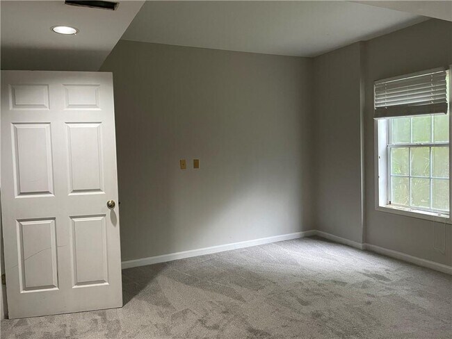 Building Photo - 2355 Black Rock Dr