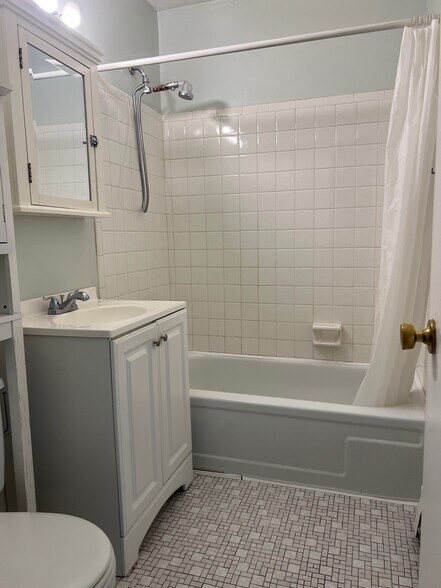 Building Photo - 6 Loudon Dr