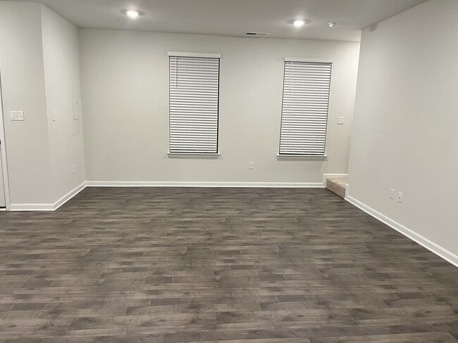 Building Photo - Camden Townhouse