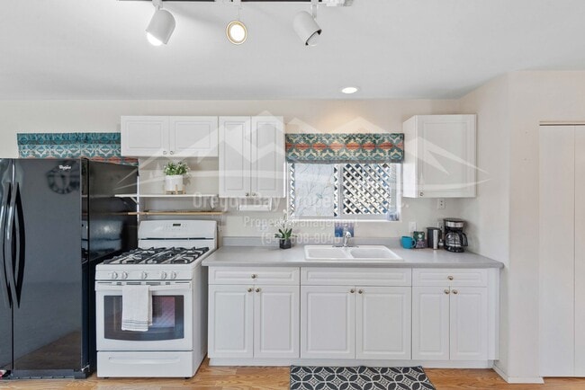 Building Photo - Coastal Cabin Retreat
