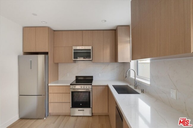 Building Photo - 15207 1/2 Morrison St