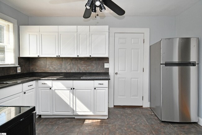 Building Photo - 204 Parkins Mill Rd