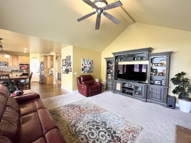 Building Photo - 2035 Quartzridge Dr
