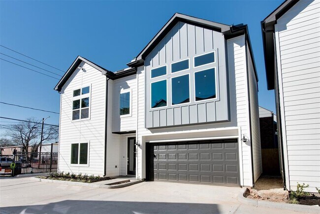 Building Photo - 2915 Sherwood Grn Ln