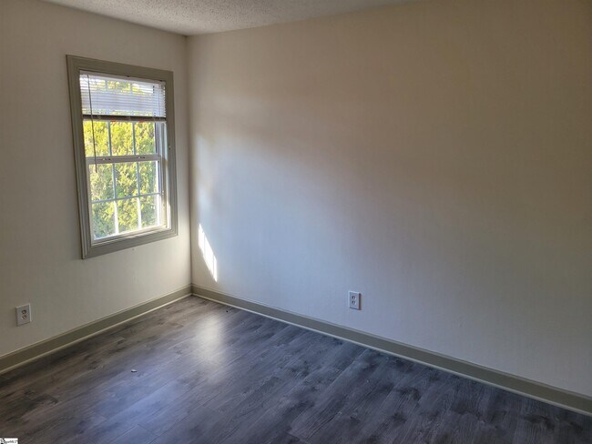 Building Photo - 202 Emerald Park Ct