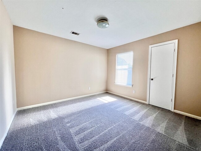 Building Photo - 815 Forest Ivy Ln