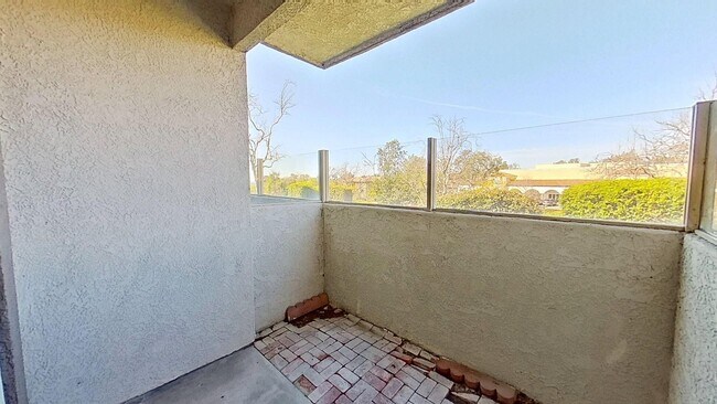 Building Photo - 33 Santa Agatha